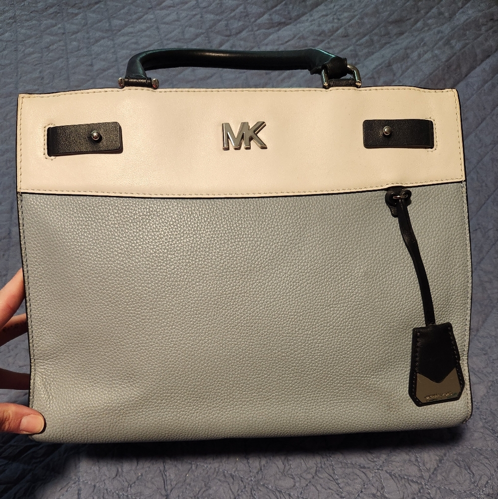 Micharl Kors Purse